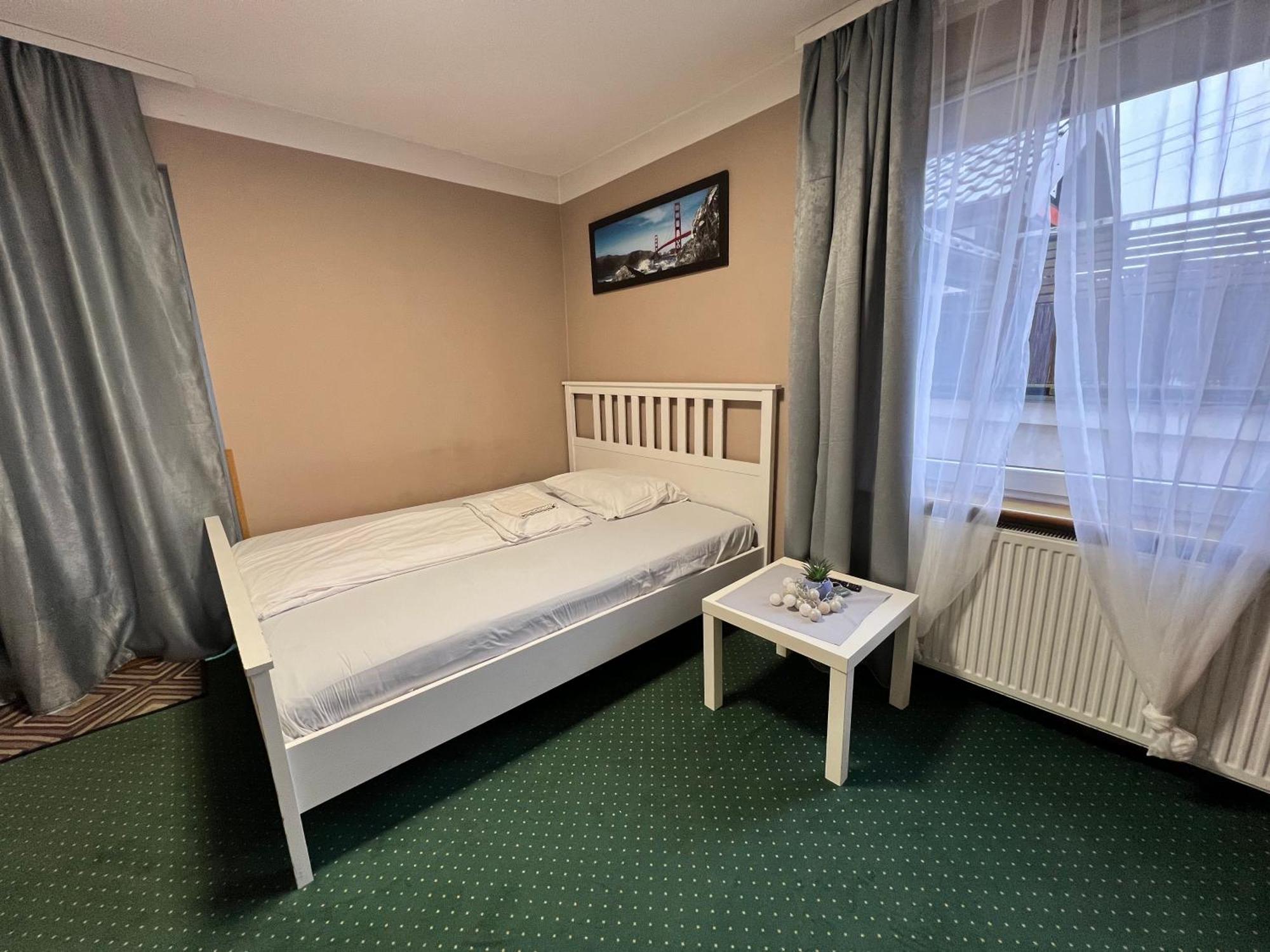 Noclegi Airportpark Privatunterkunft